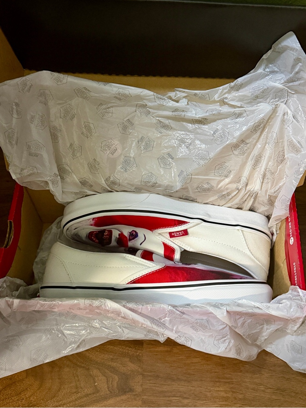 BNIB Vans x House of Terror Pennywise from ‘IT’ Slip On Shoes - Picture 6 of 8